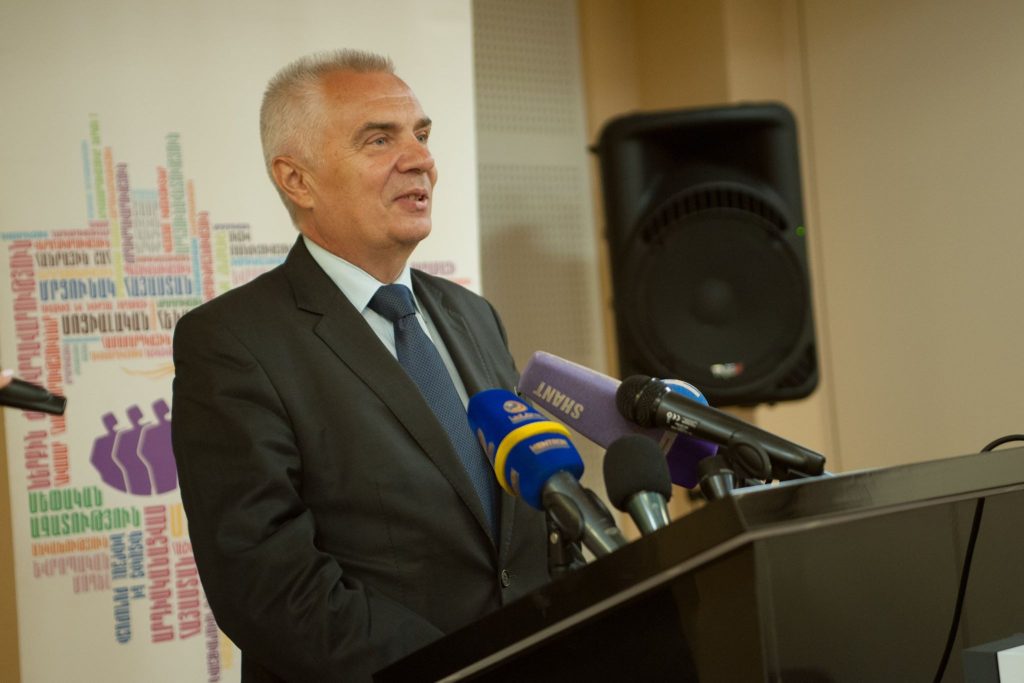 ԵՄ դեսպան Պյոտր Սվիտալսկին մասնակցել է «Լիբերալ քաղաքականության դպրոցի» բացման արարողությանը